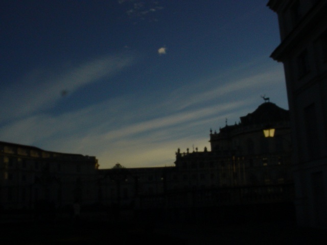 La palazzina di caccia nel cielo blu dipinto di blu