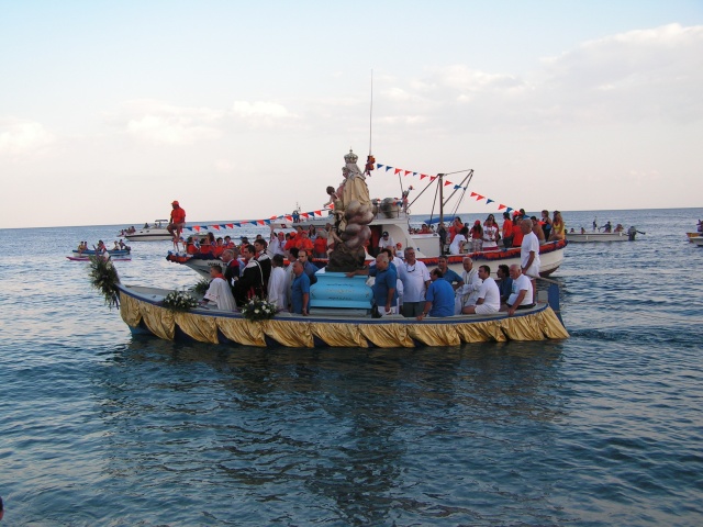 Festa della Madonna del Carmine: processione in mare