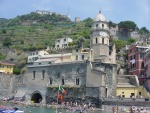 Vernazza: chiesa vista dal porto