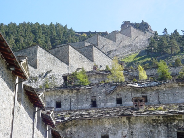 La scala che collega il forte S.Carlo al forte di mezzo