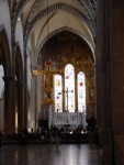 Interno della chiesa di Santa Maria Novella: navata centrale con crocifisso dipinto da Giotto