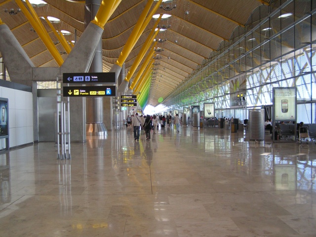 L'aeroporto di Madrid  enorme, qui si pu vedere circa met della lunghezza del Terminal 4