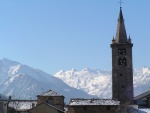 I monti dietro il campanile