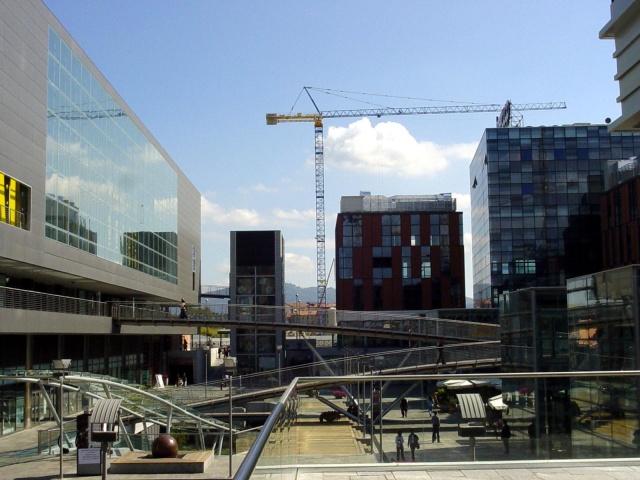 Piazzetta del centro commerciale Dora